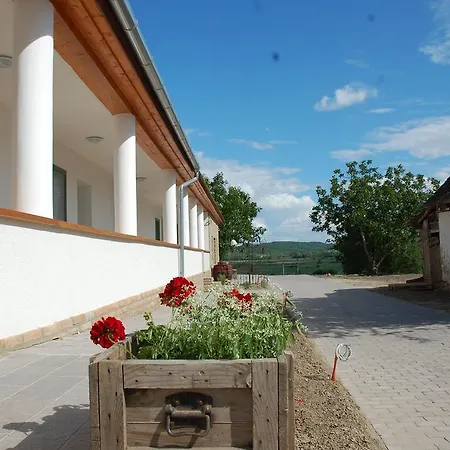 Guest house Likaskalacs Regoly